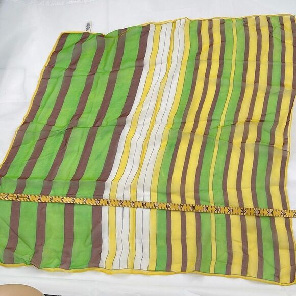 Vintage made in Japan hand rolled crepe scarf - Picture 3 of 9